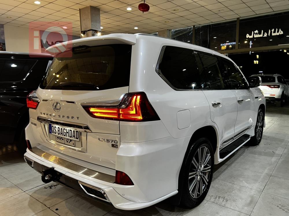 Lexus LX